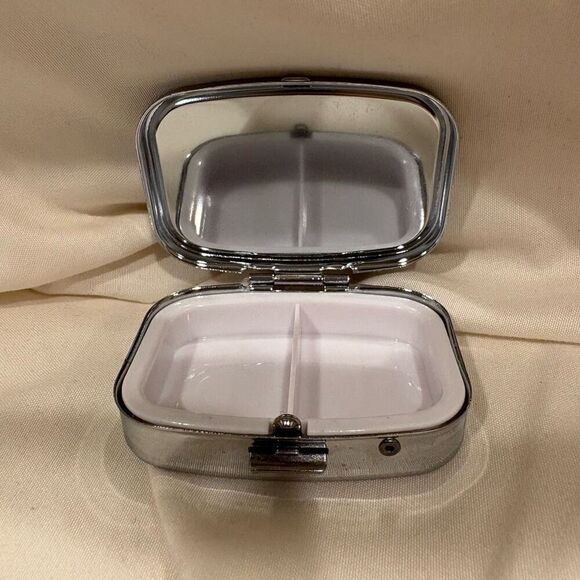 Cat Reading Book Club Travel Pill Box 2 Compartment Medicine Pill Case Metal NWT - Picture 5 of 5